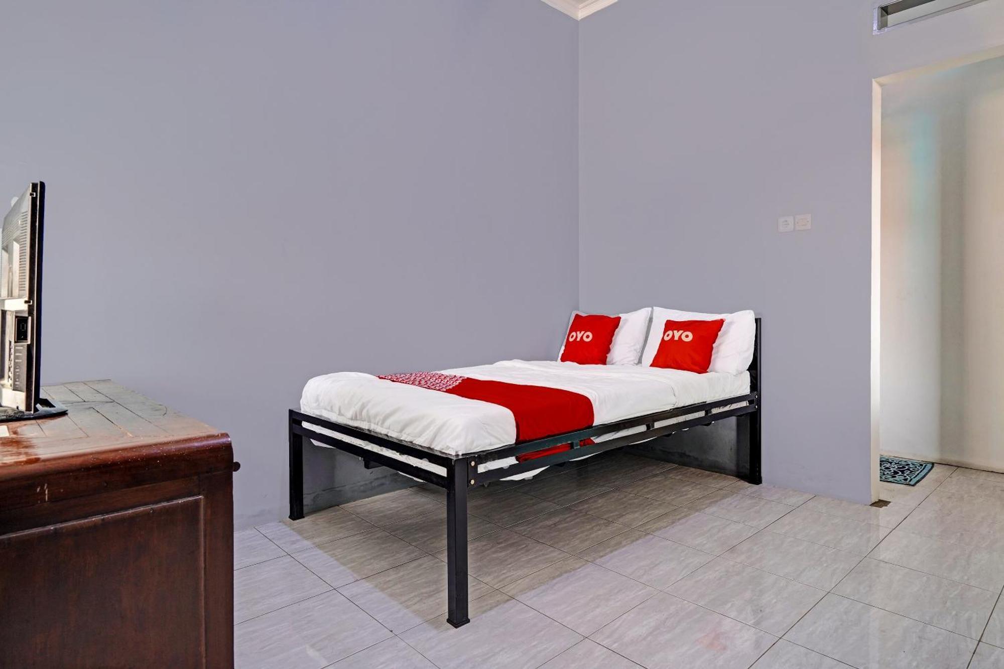Oyo Life 91592 Aaliya Guest House Syariah Lebakwangi Екстериор снимка