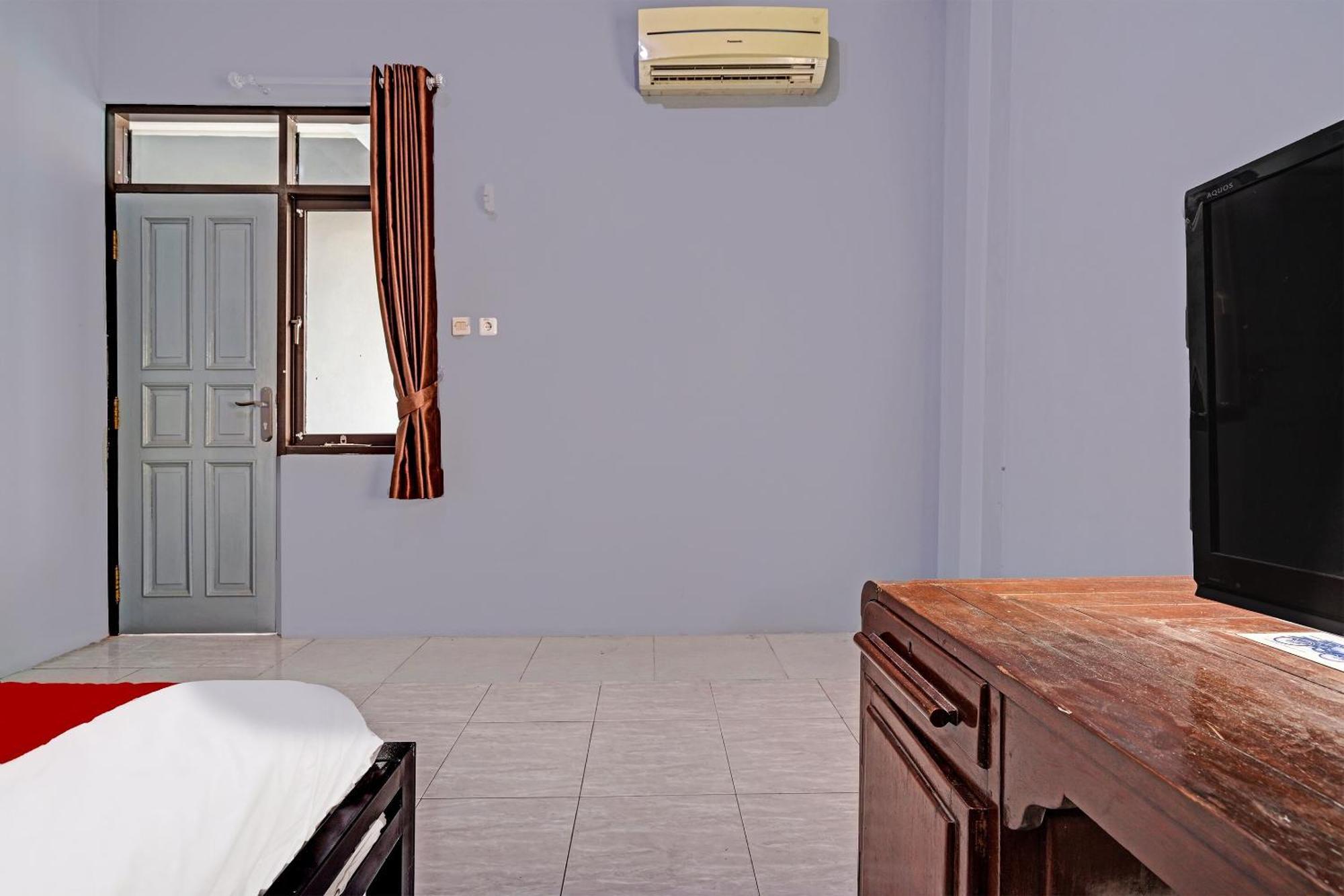 Oyo Life 91592 Aaliya Guest House Syariah Lebakwangi Екстериор снимка